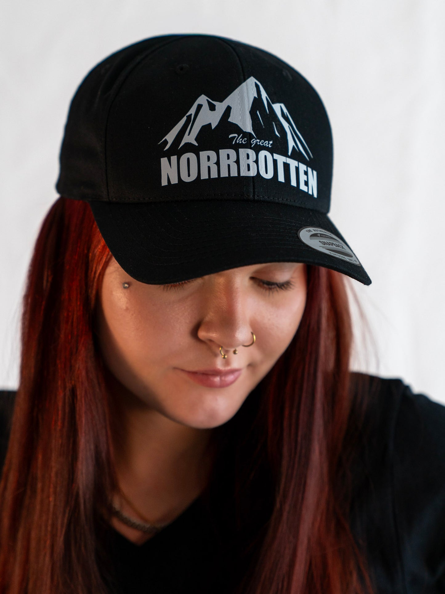 Norrbotten Snapback svart – Curved Classic